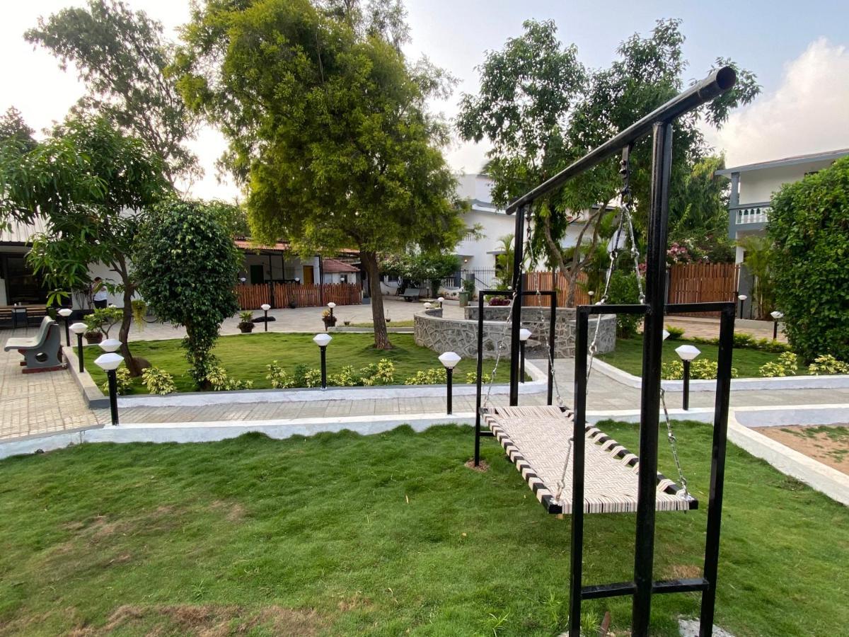 Glass House With Pvt Pool By Miracle Resort & Villa Lonavala Extérieur photo