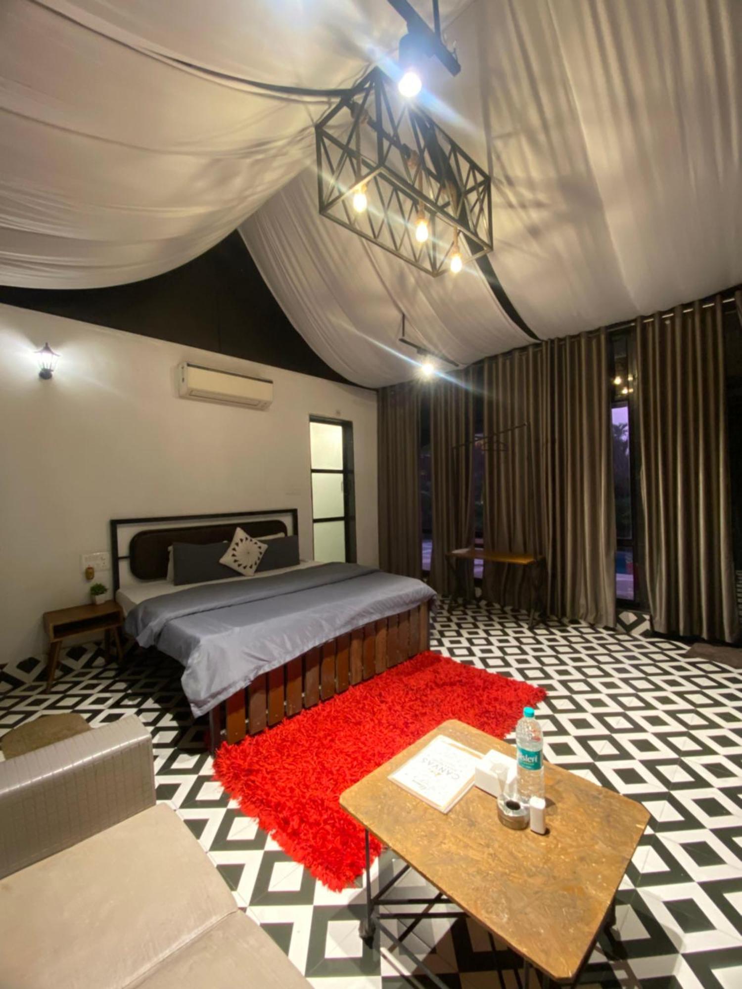 Glass House With Pvt Pool By Miracle Resort & Villa Lonavala Extérieur photo